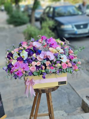 باکس گل ارکیده یک هدیه لاکچری