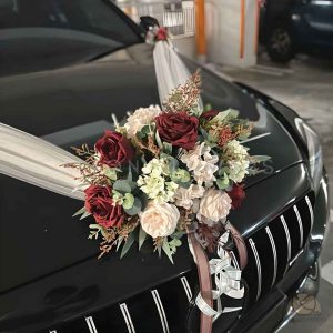 گل‌آرایی ماشین عروس روی کاپوت ماشین