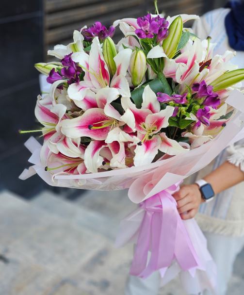 دسته گل لاکچری برای تولد؛ دسته گل لیلیوم
